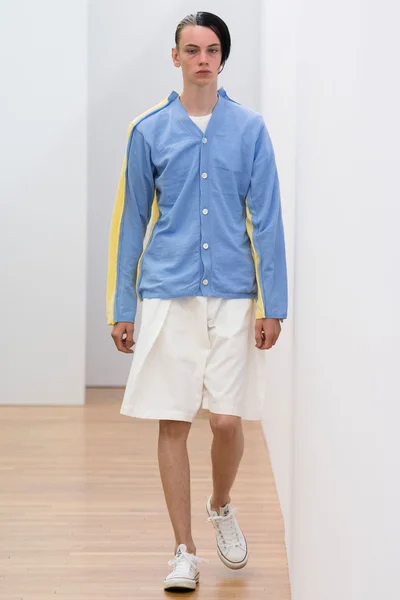 Look 32